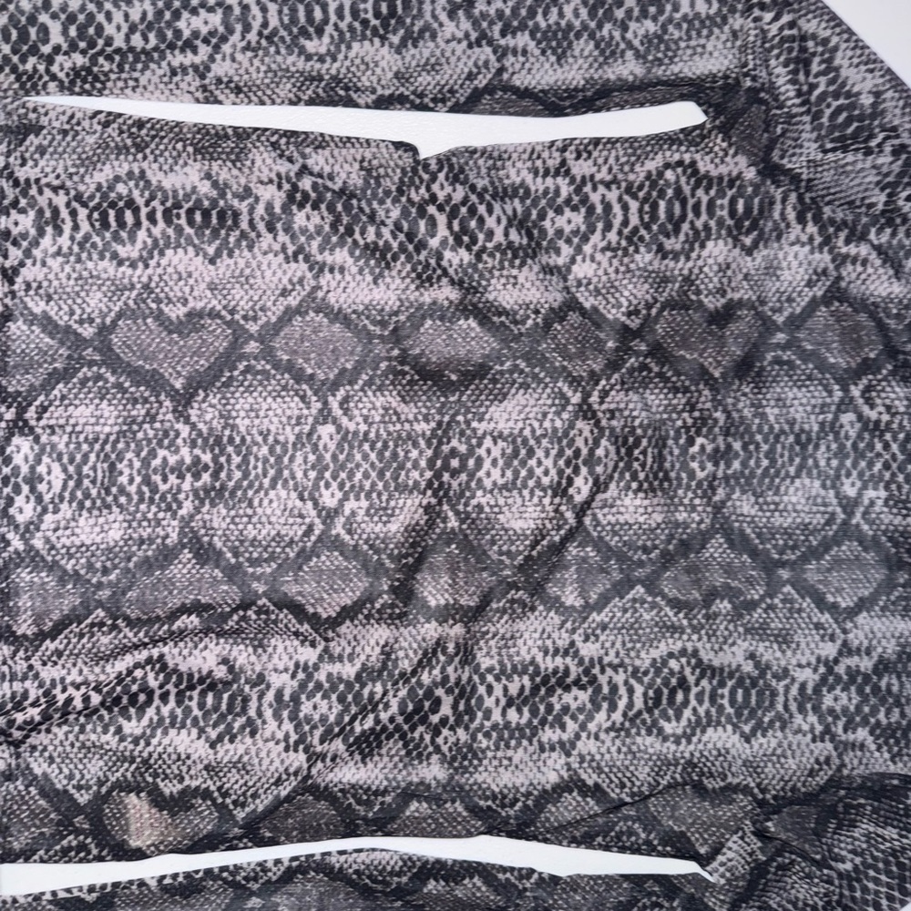 Black and grey reptile print long sleeve